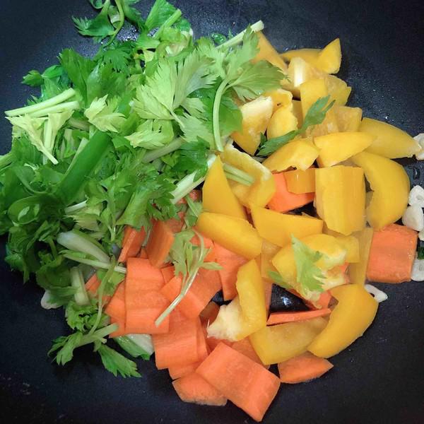 醬爆筆管魷魚(yú)（10分鐘快手菜）的做法-醬香味炒菜譜