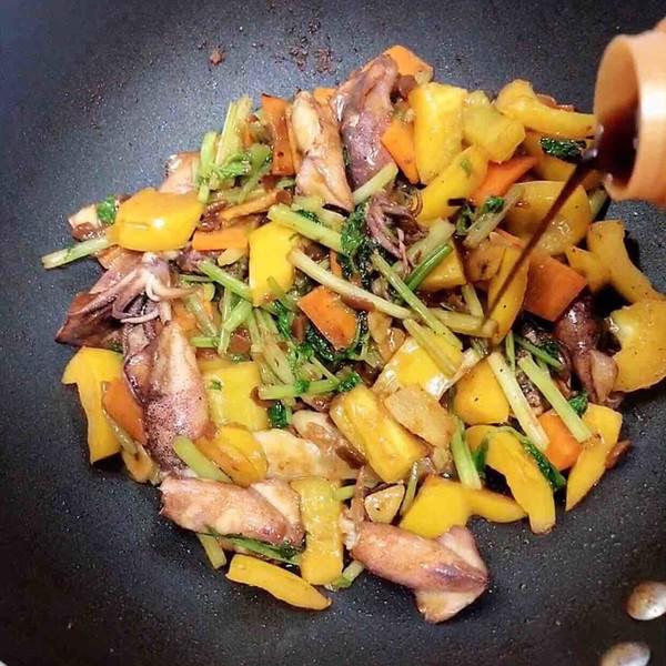 醬爆筆管魷魚(yú)（10分鐘快手菜）的做法-醬香味炒菜譜