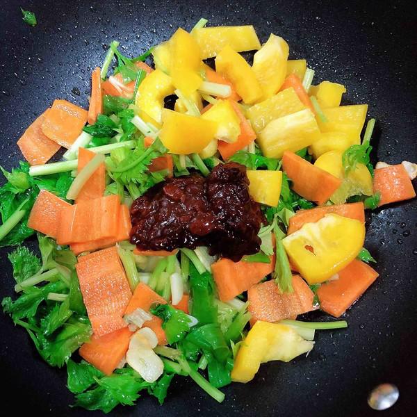 醬爆筆管魷魚(yú)（10分鐘快手菜）的做法-醬香味炒菜譜