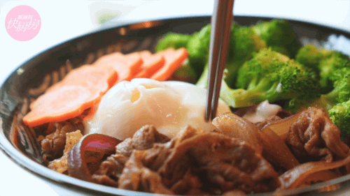 溫泉蛋牛肉飯的做法-家常味炒菜譜