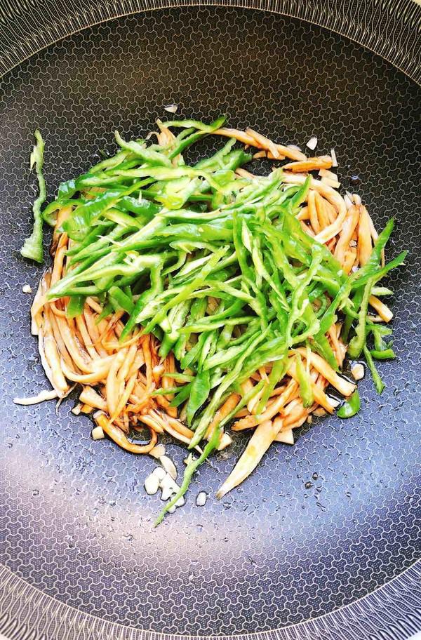 青椒炒杏鮑菇的做法-咸鮮味炒菜譜