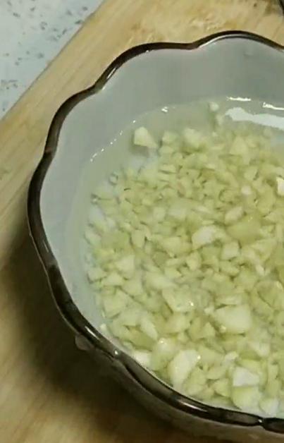 蒜香醬茼蒿的做法-家常味炒菜譜