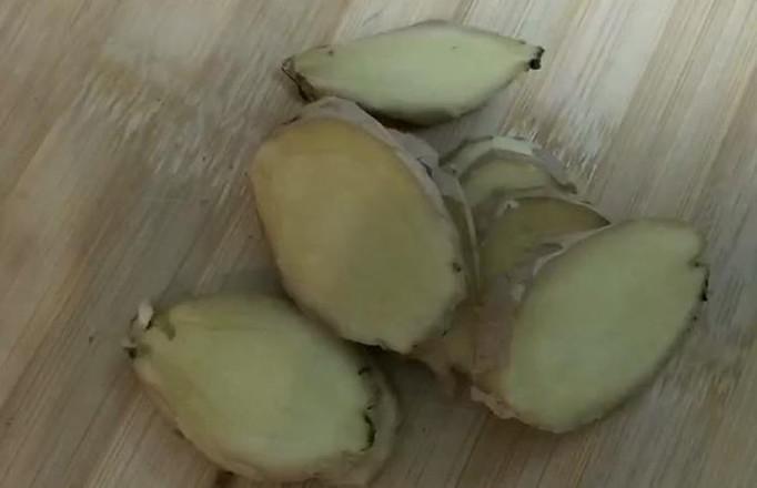 清蒸螃蟹配自制料汁的做法-家常味蒸菜譜