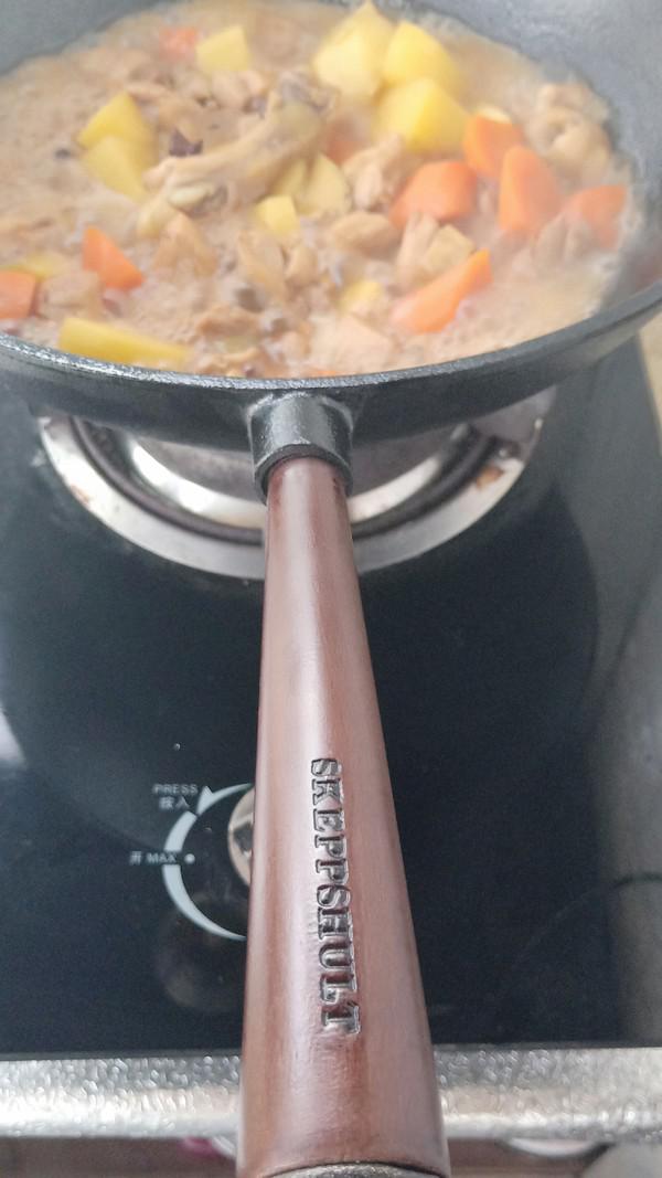 雞腿燉土豆的做法-醬香味燉菜譜