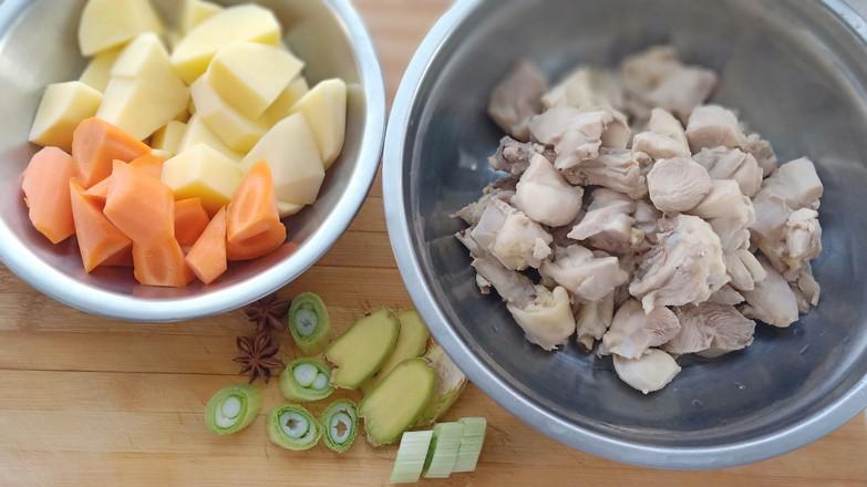 雞腿燉土豆的做法-醬香味燉菜譜