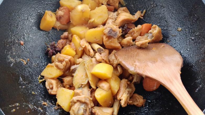 雞腿燉土豆的做法-醬香味燉菜譜