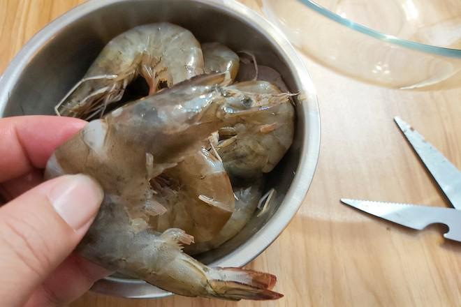 油燜大蝦（懶人版）的做法-咸鮮味炒菜譜