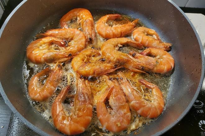 油燜大蝦（懶人版）的做法-咸鮮味炒菜譜