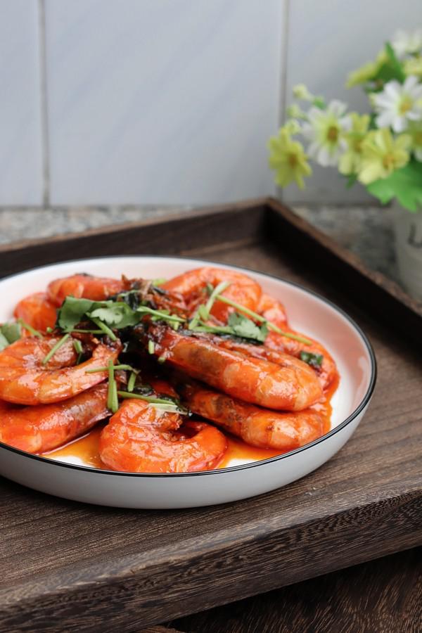 油燜大蝦（懶人版）的做法-咸鮮味炒菜譜