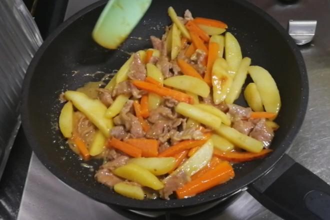 沙爹土豆牛肉的做法-家常味炒菜譜