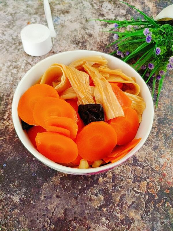 紅蘿卜燉腐竹的做法-家常味燉菜譜-易網(wǎng)健康養(yǎng)生網(wǎng) 紅蘿卜燉腐竹的做法-家常味燉菜譜