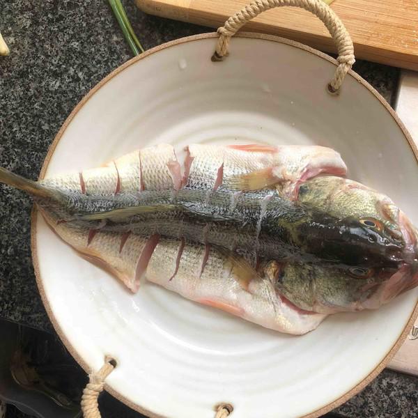 豉油蒸鱸魚的做法-醬香味蒸菜譜