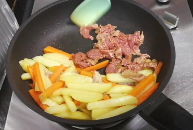 沙爹土豆牛肉的做法-家常味炒菜譜