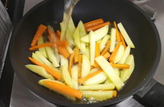 沙爹土豆牛肉的做法-家常味炒菜譜