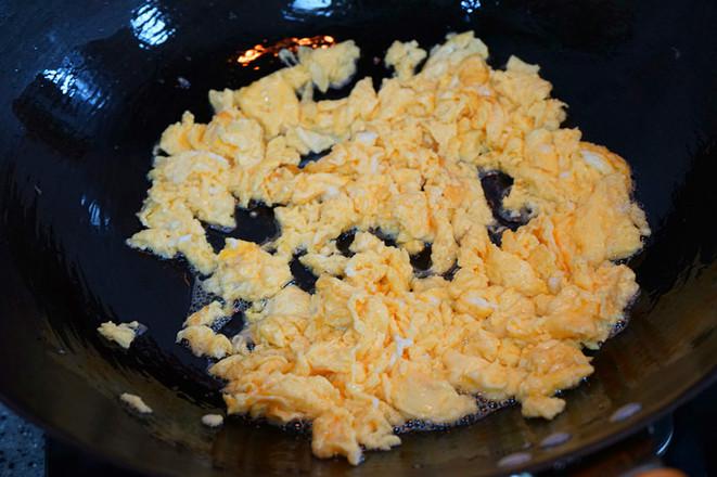 芹菜木耳炒雞蛋的做法-家常味炒菜譜