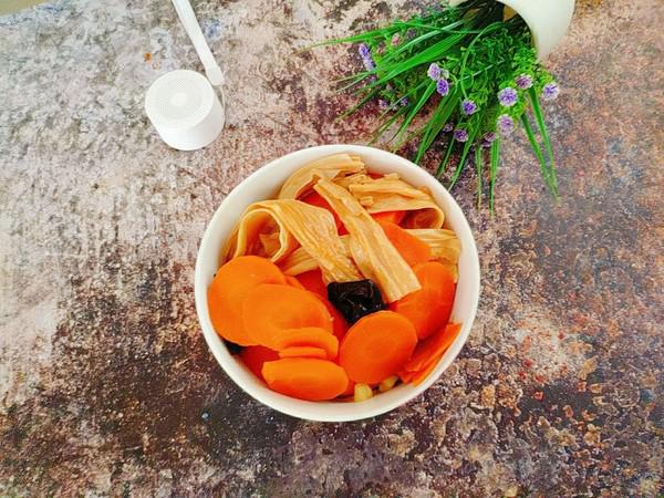 紅蘿卜燉腐竹的做法-家常味燉菜譜-易網(wǎng)健康養(yǎng)生網(wǎng) 紅蘿卜燉腐竹的做法-家常味燉菜譜