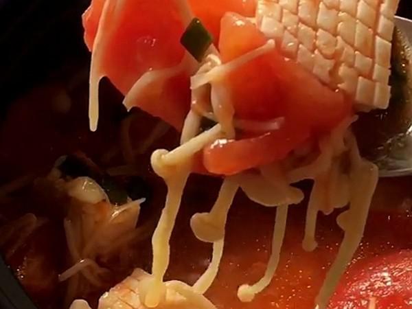 番茄金針菇豆腐的做法-咸鮮味煮菜譜