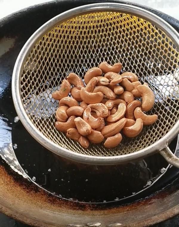 西芹腰果的做法-咸鮮味炒菜譜