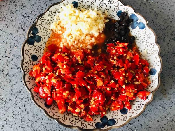 拿的出手的宴客菜,剁椒魚頭,超下飯零失敗的做法-咸鮮味蒸菜譜-易網(wǎng)健康養(yǎng)生網(wǎng) 拿的出手的宴客菜,剁椒魚頭,超下飯零失敗的做法-咸鮮味蒸菜譜