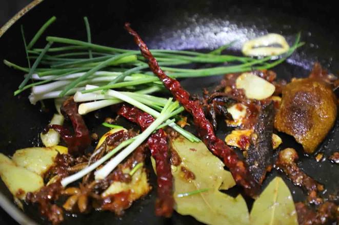 家庭秘?方：香辣鹵牛肉，口口生香，越嚼越香的做法-五香味燉菜譜