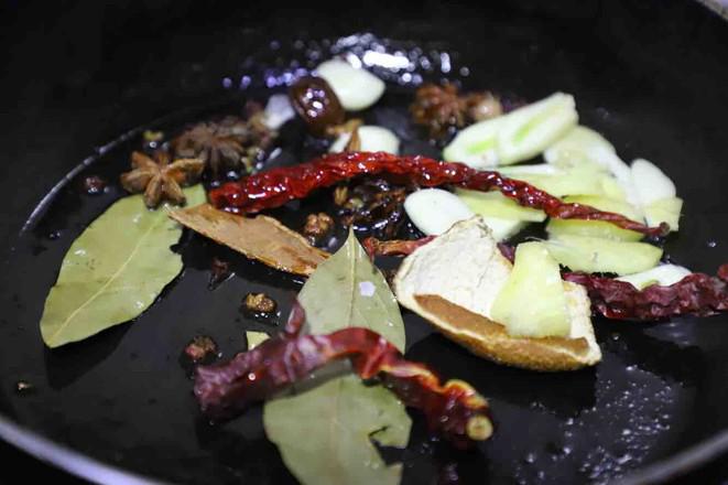 家庭秘?方：香辣鹵牛肉，口口生香，越嚼越香的做法-五香味燉菜譜