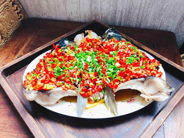 拿的出手的宴客菜,剁椒魚頭,超下飯零失敗的做法-咸鮮味蒸菜譜-易網(wǎng)健康養(yǎng)生網(wǎng) 拿的出手的宴客菜,剁椒魚頭,超下飯零失敗的做法-咸鮮味蒸菜譜