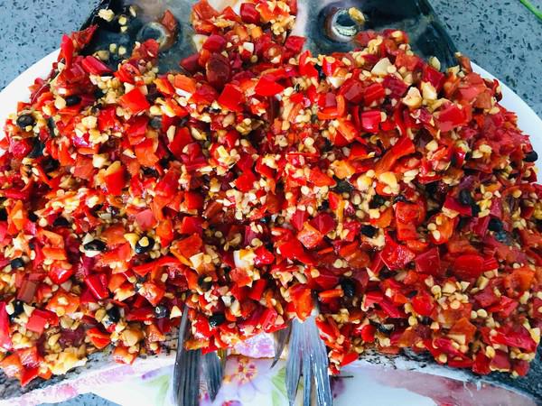 拿的出手的宴客菜,剁椒魚頭,超下飯零失敗的做法-咸鮮味蒸菜譜-易網(wǎng)健康養(yǎng)生網(wǎng) 拿的出手的宴客菜,剁椒魚頭,超下飯零失敗的做法-咸鮮味蒸菜譜