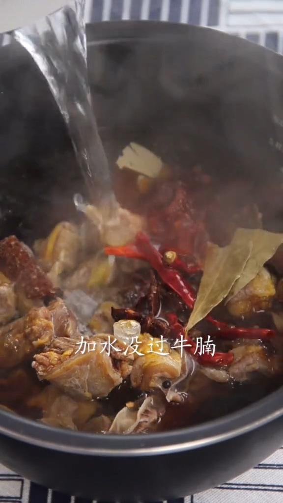 土豆燉牛腩的做法-家常味燉菜譜