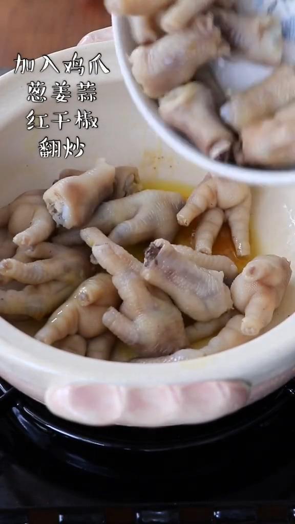 板栗燒雞爪的做法-咸鮮味燒菜譜