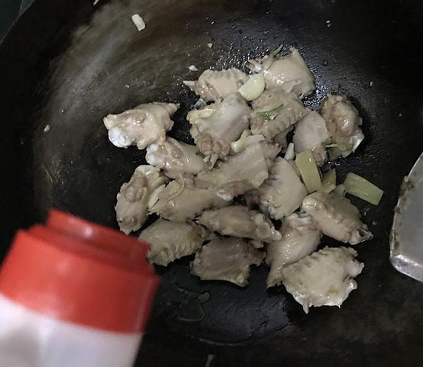 毛豆燒鴨翅的做法-家常味燒菜譜-易網健康養生網 毛豆燒鴨翅的做法-家常味燒菜譜