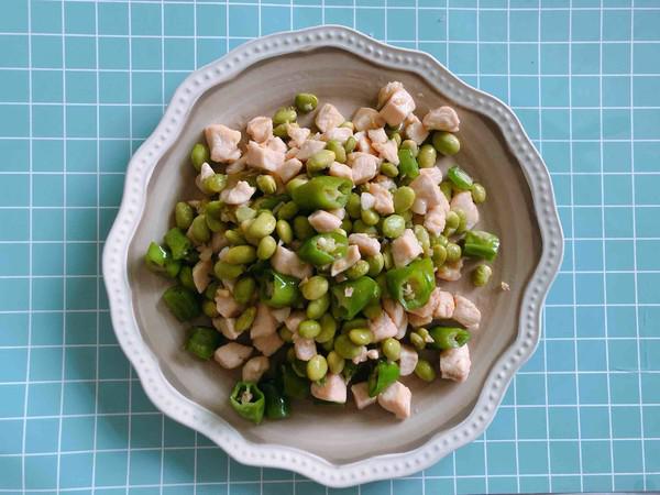 青豆雞丁的做法-家常味炒菜譜-易網健康養生網 青豆雞丁的做法-家常味炒菜譜