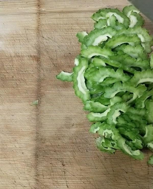 苦瓜炒肉的做法-咸鮮味炒菜譜