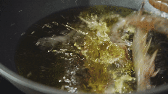 橄欖油油爆蝦【孔老師教做菜】的做法-酸甜味炸菜譜