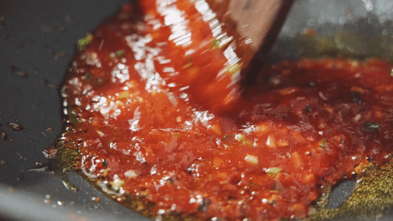 橄欖油油爆蝦【孔老師教做菜】的做法-酸甜味炸菜譜