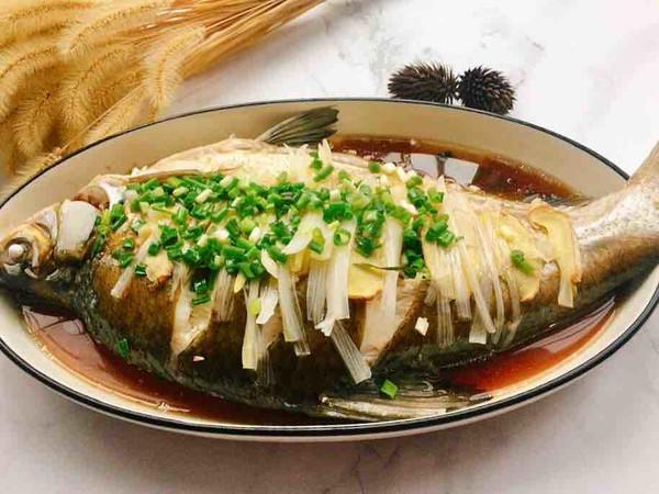 清蒸武昌魚的做法-咸鮮味蒸菜譜-易網健康養生網 清蒸武昌魚的做法-咸鮮味蒸菜譜
