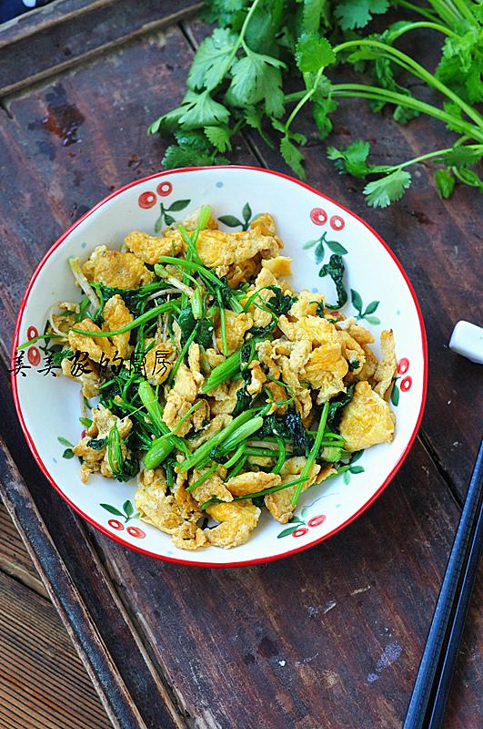 雞蛋炒香菜的做法-家常味炒菜譜