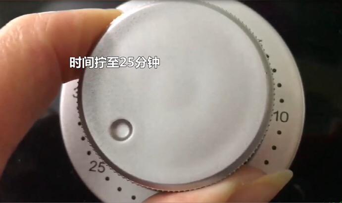 蜜汁奧爾良烤雞翅根的做法-香辣味烤菜譜