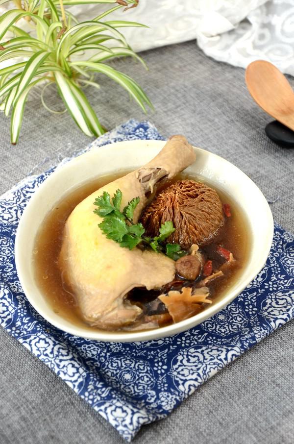 菌菇燉雞湯的做法-家常味燉菜譜-易網(wǎng)健康養(yǎng)生網(wǎng) 菌菇燉雞湯的做法-家常味燉菜譜