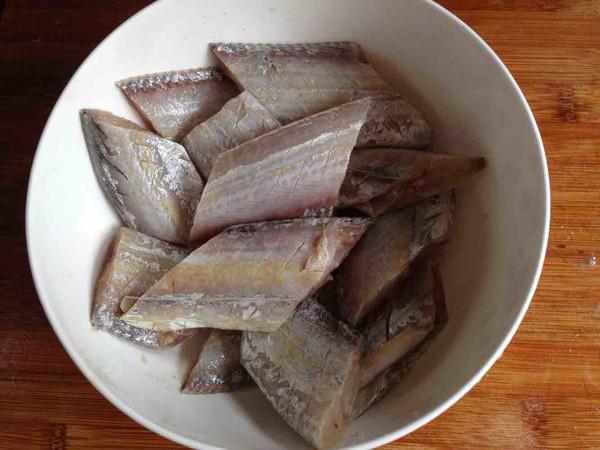 酒香燜帶魚的做法-家常味燜菜譜