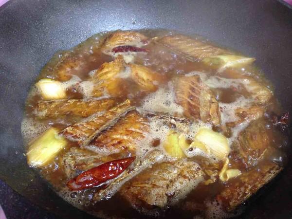 酒香燜帶魚的做法-家常味燜菜譜