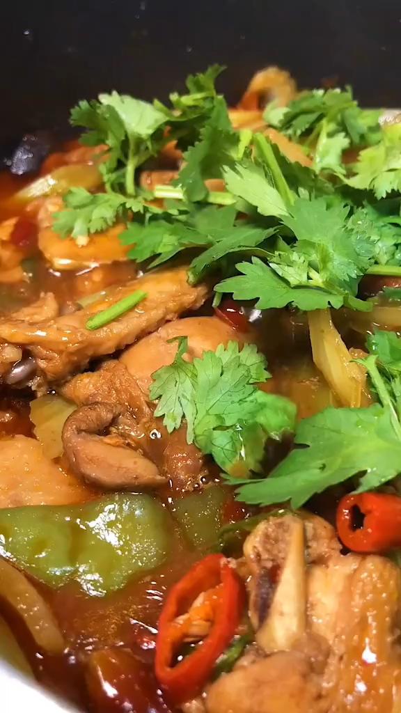 雞公煲的做法-咸鮮味燉菜譜