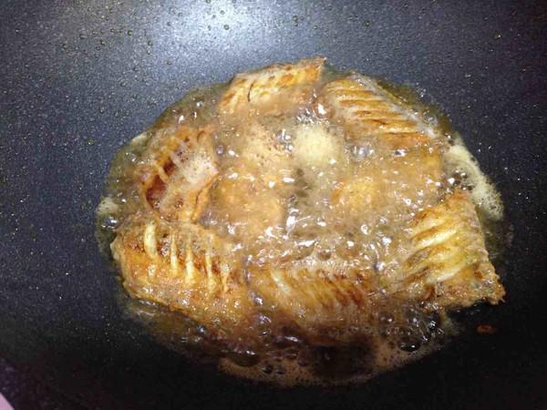 酒香燜帶魚的做法-家常味燜菜譜