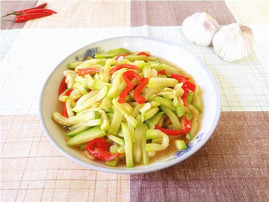 清炒西葫蘆絲的做法-家常味炒菜譜-易網健康養生網 清炒西葫蘆絲的做法-家常味炒菜譜