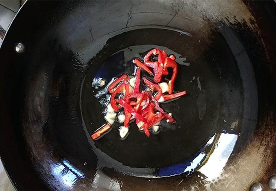 清炒西葫蘆絲的做法-家常味炒菜譜-易網健康養生網 清炒西葫蘆絲的做法-家常味炒菜譜