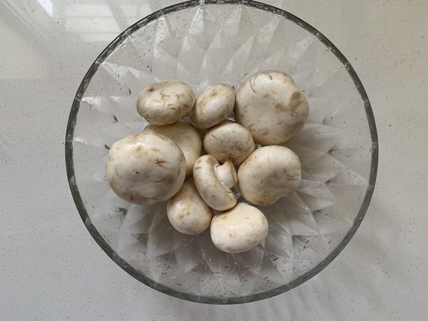 黑椒煎蘑菇的做法-咸鮮味煎菜譜-易網<a href=http://m.henggaotouzi.com/ target=_blank class=infotextkey>健康養生</a>網 黑椒煎蘑菇的做法-咸鮮味煎菜譜