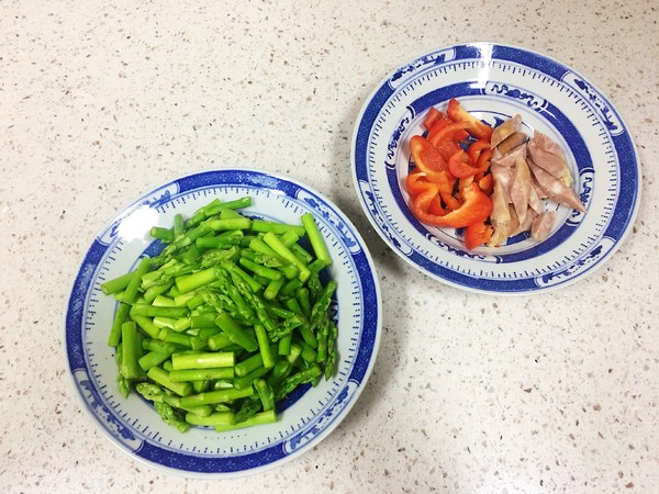 蘆筍香腸的做法-家常味炒菜譜-易網<a href=http://m.henggaotouzi.com/ target=_blank class=infotextkey>健康養生</a>網 蘆筍香腸的做法-家常味炒菜譜