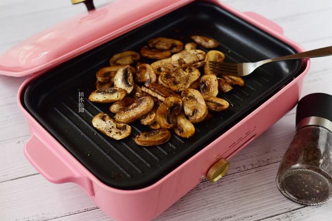 黑椒煎蘑菇的做法-咸鮮味煎菜譜-易網健康養生網 黑椒煎蘑菇的做法-咸鮮味煎菜譜