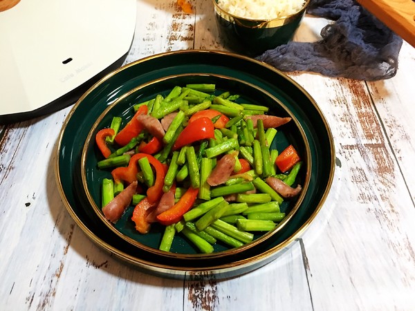 蘆筍香腸的做法-家常味炒菜譜-易網健康養生網 蘆筍香腸的做法-家常味炒菜譜