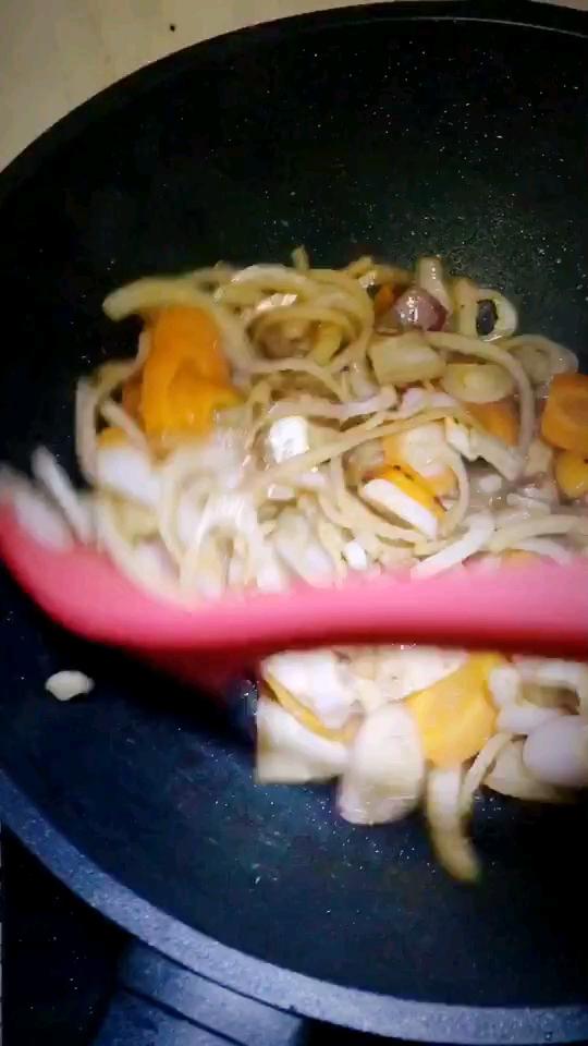 洋蔥炒肉片的做法-家常味炒菜譜