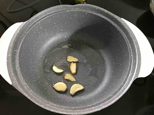 花蛤粉絲煲的做法-咸鮮味煮菜譜-易網健康養生網 花蛤粉絲煲的做法-咸鮮味煮菜譜